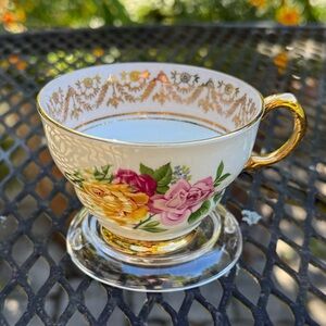 Rare Vintage Regency England Wild Cabbage Roses Gold Lace Filigree Pink Tea Cup